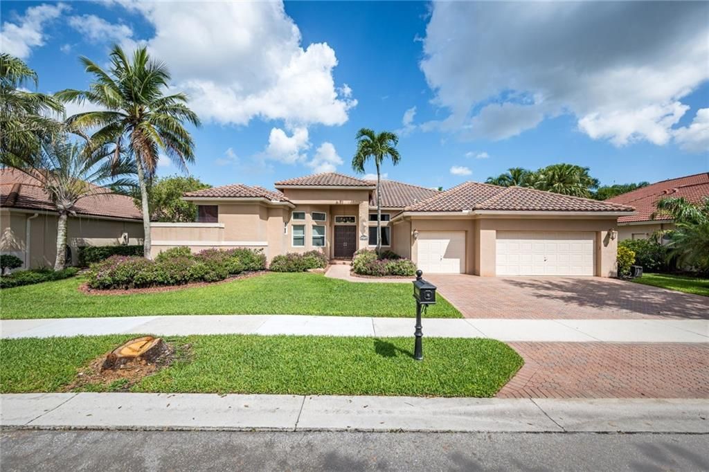 Photo of 1634 Island Way Way, Weston, FL 33326 (MLS # F10340832)
