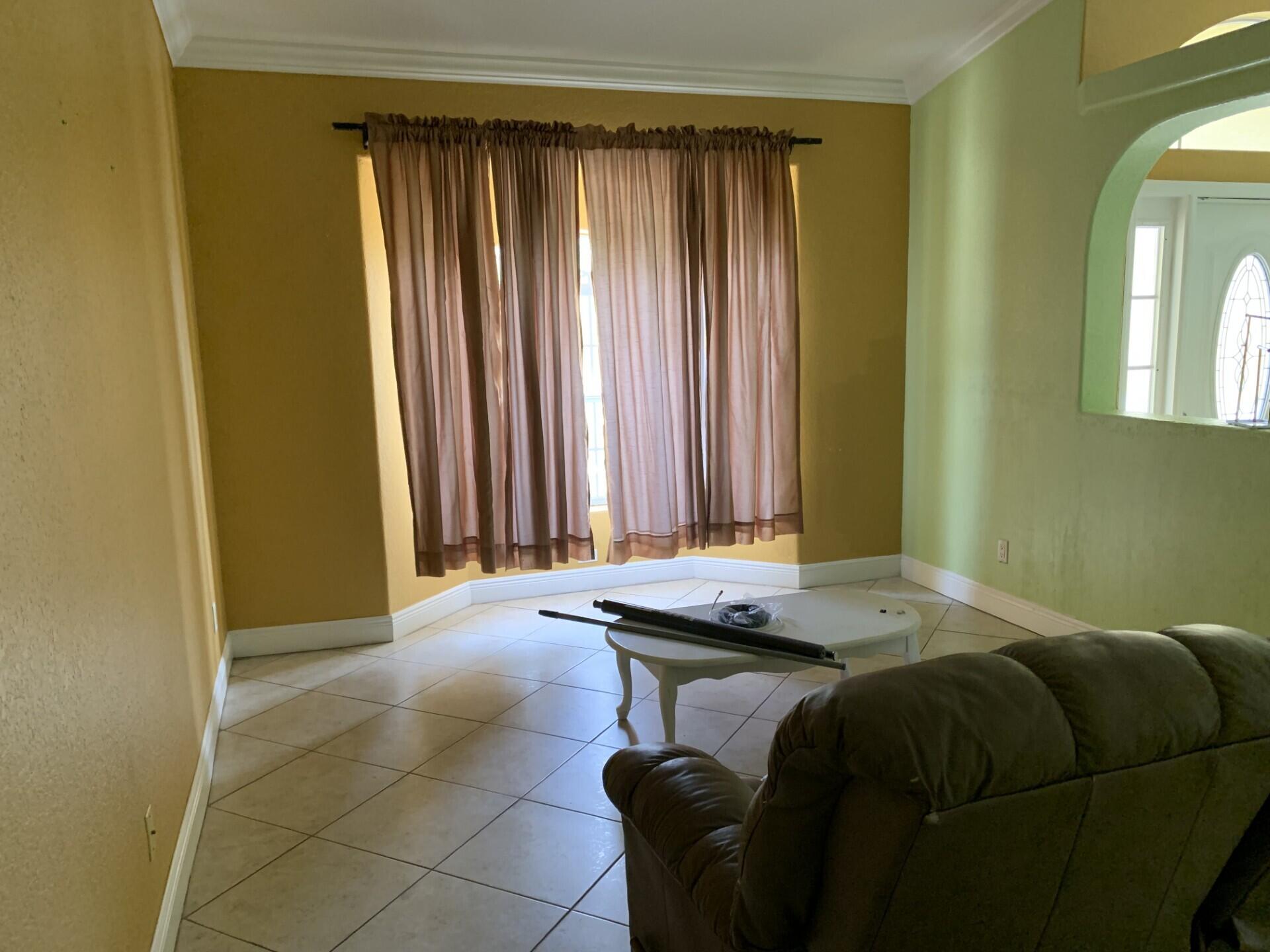 PORT ST LUCIE SECTION 18 - Residential Lease