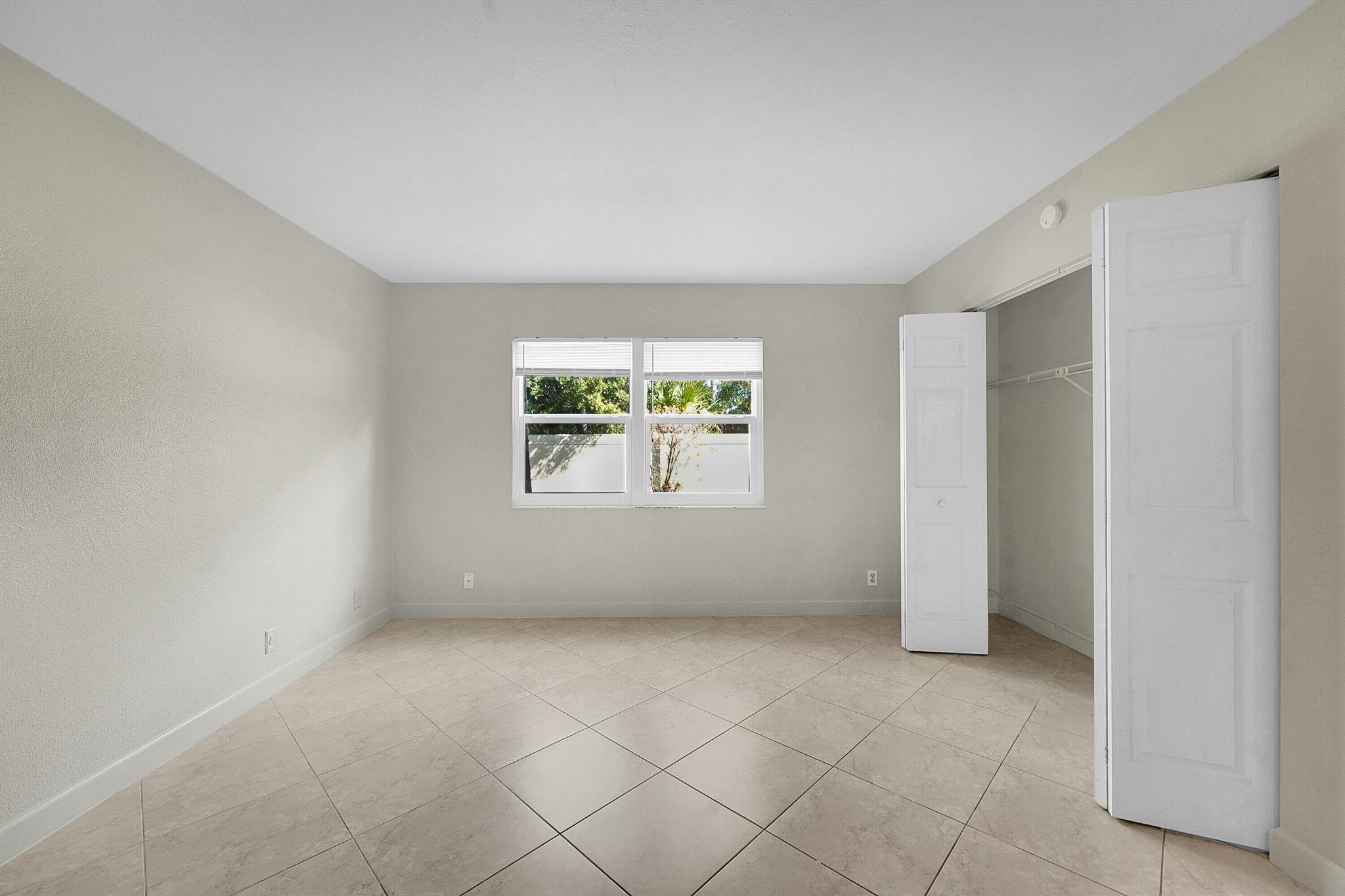MIDPORT PLACE II, A CONDO - Residential