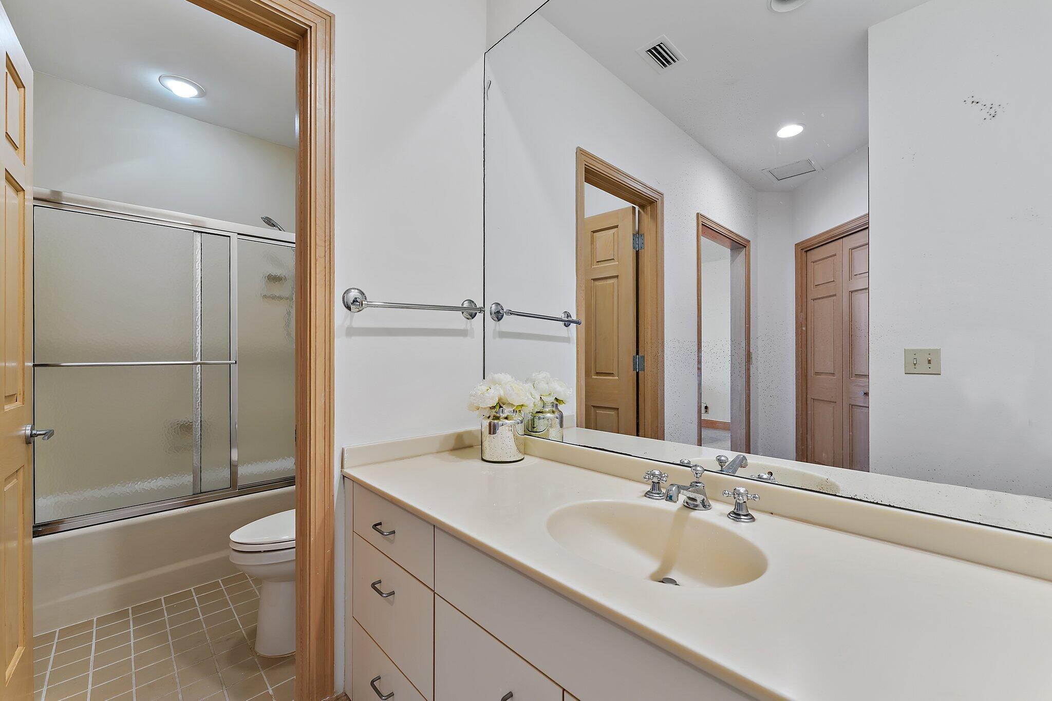 HIDDEN KEY - Residential Lease