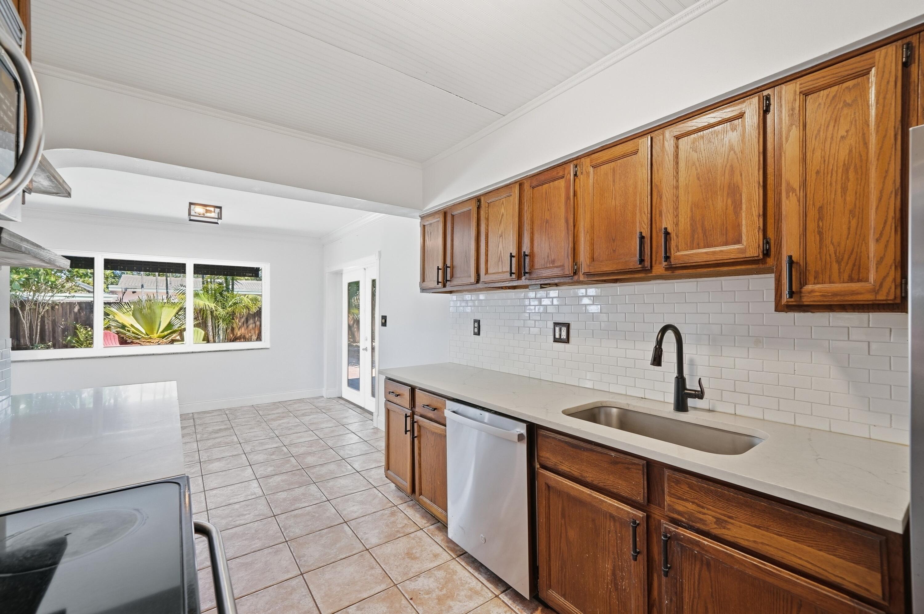 NORTH ANDREWS GARDENS 2ND ADD - Residential Lease