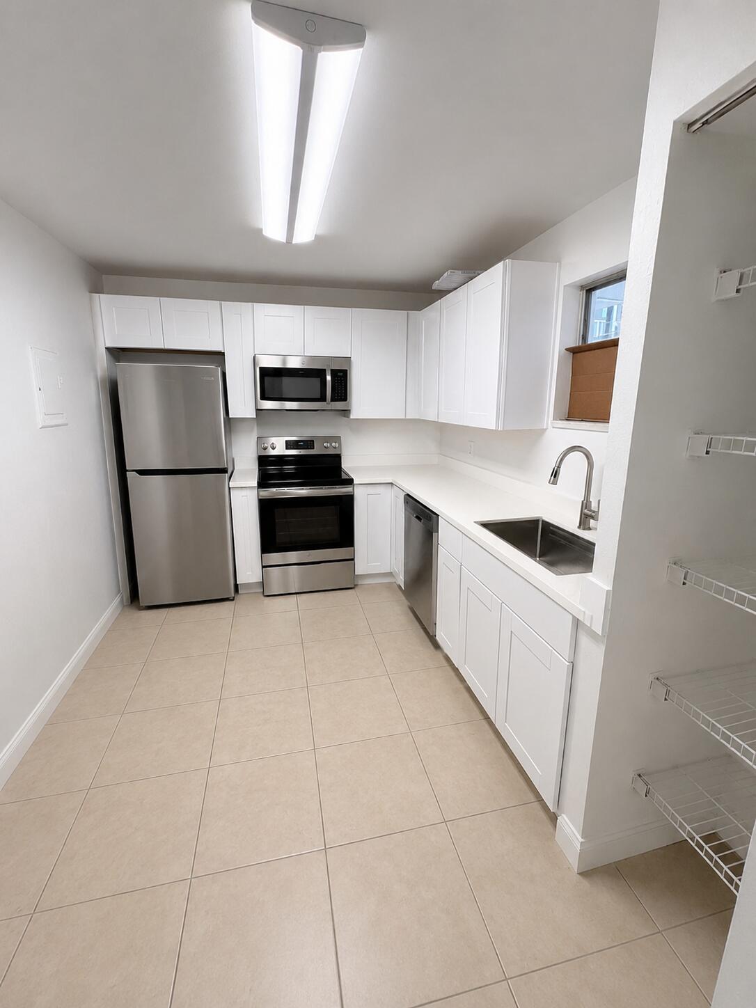 4215 N University Drive 112, Sunrise FL 33351