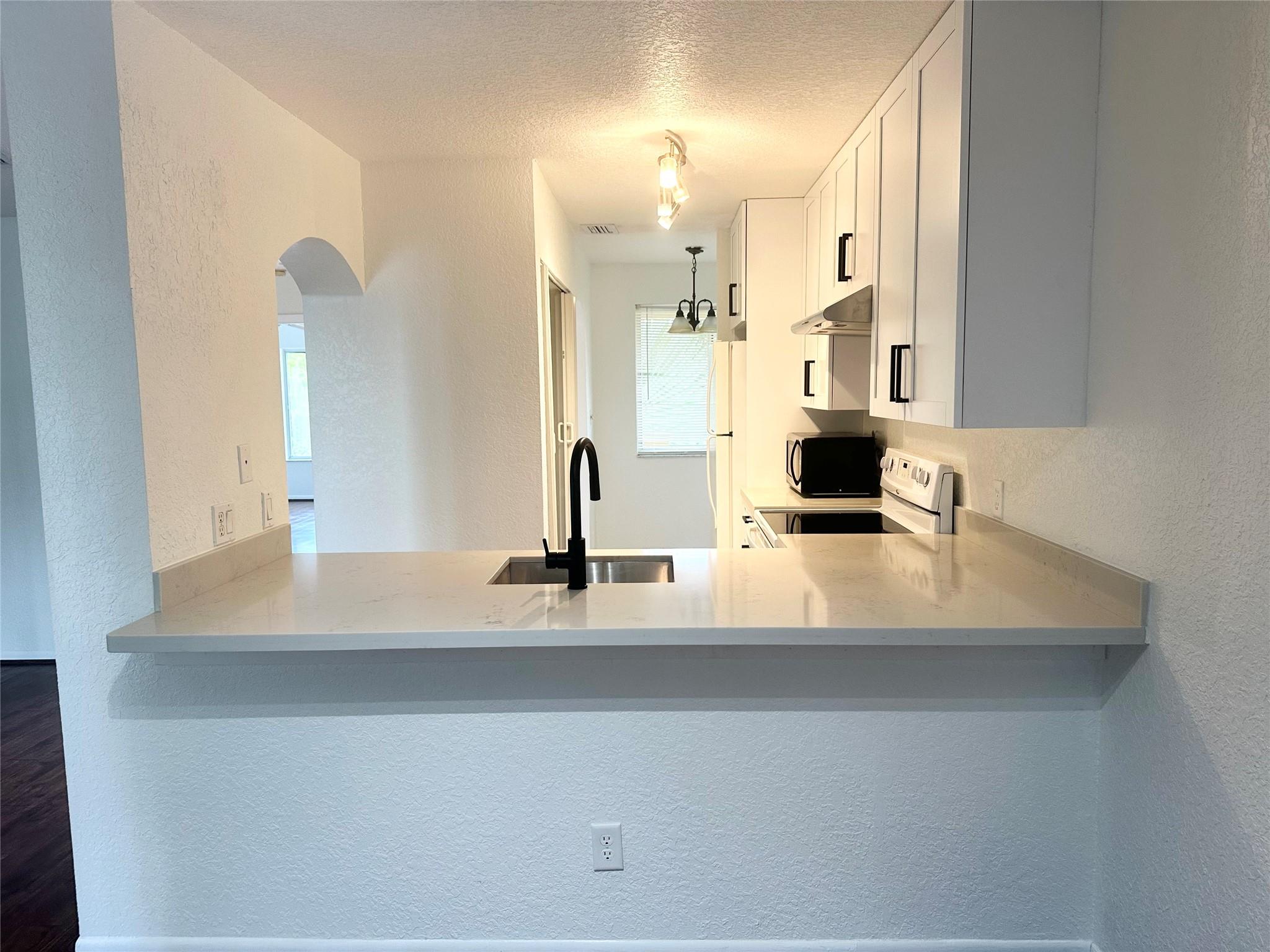 943 Coral Club Dr 943