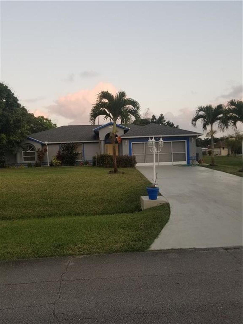 Photo of 471 SW Doreen St, Port Saint Lucie, FL 34983 (MLS # F10319400)