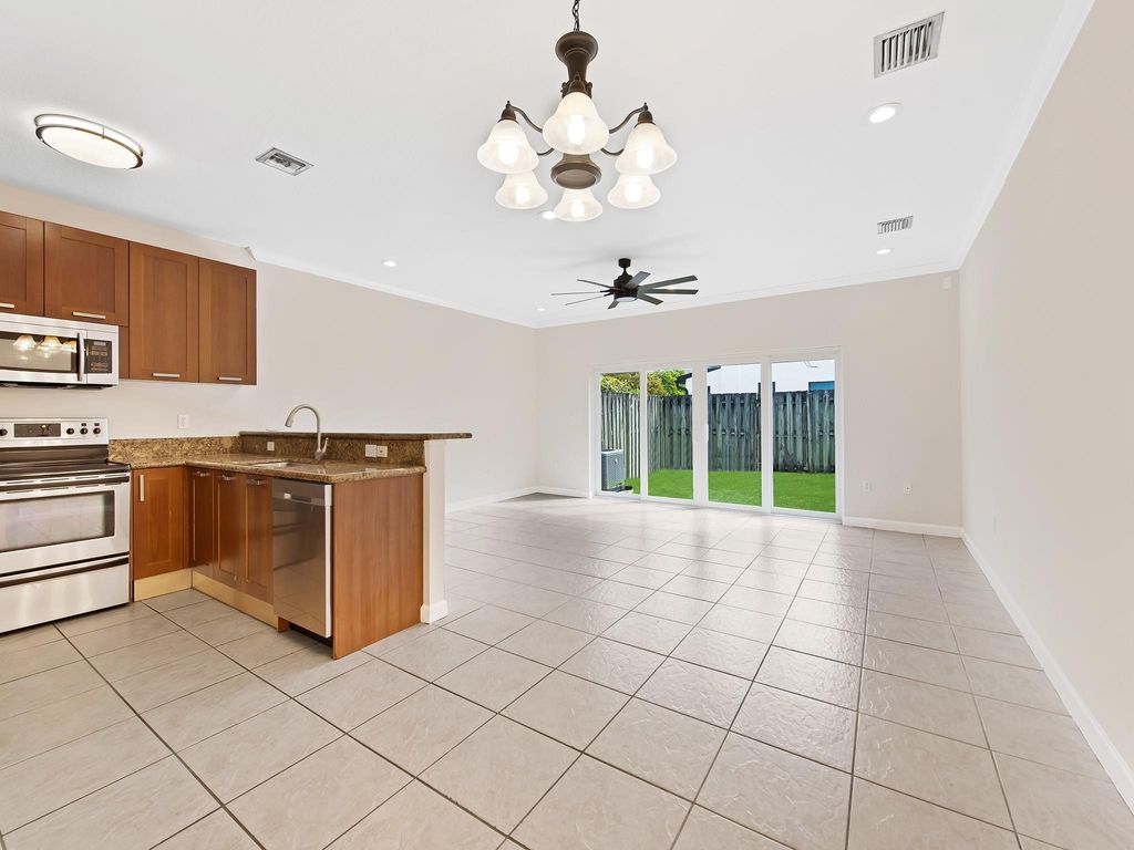 Photo of 702 SW 4th Avenue, Fort Lauderdale, FL 33315 (MLS # F10428305)