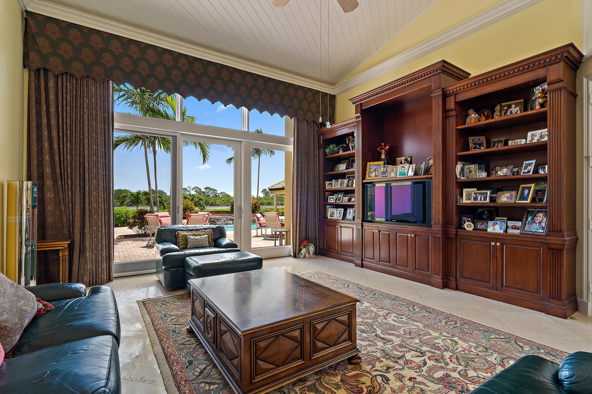 ADMIRALS COVE - Residential