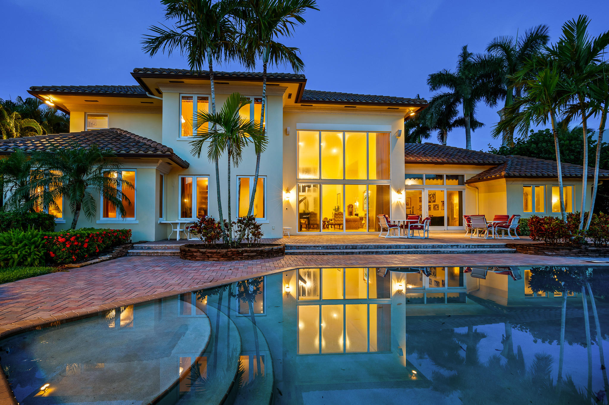 ADMIRALS COVE - Residential