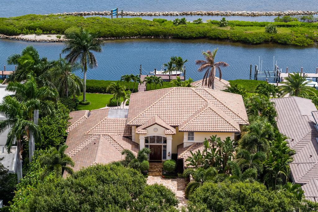 ADMIRALS COVE - Residential