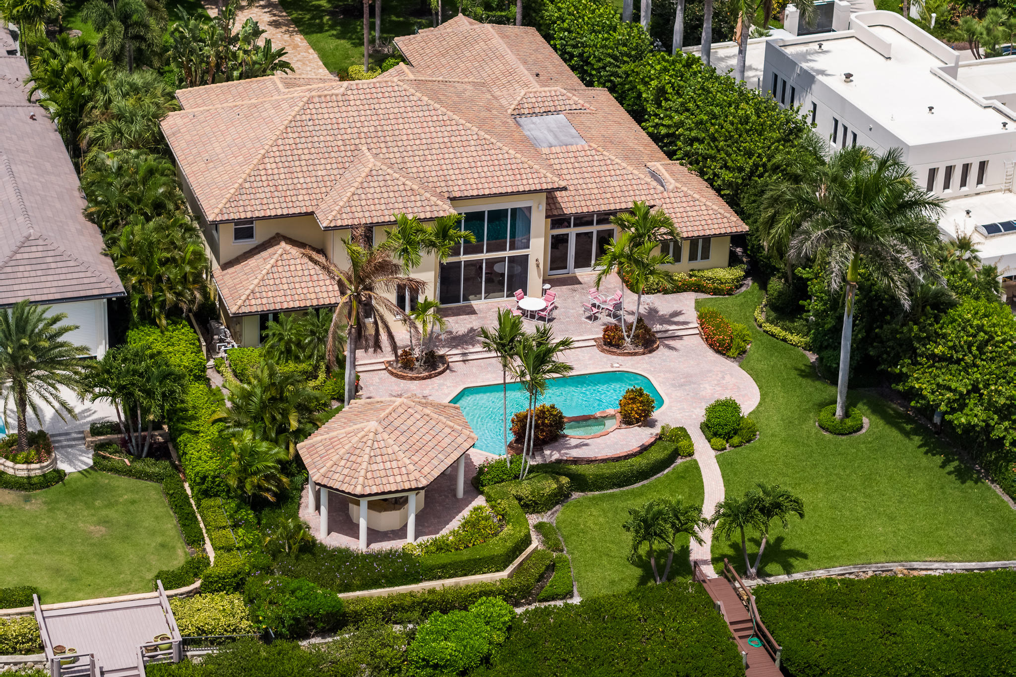 ADMIRALS COVE - Residential