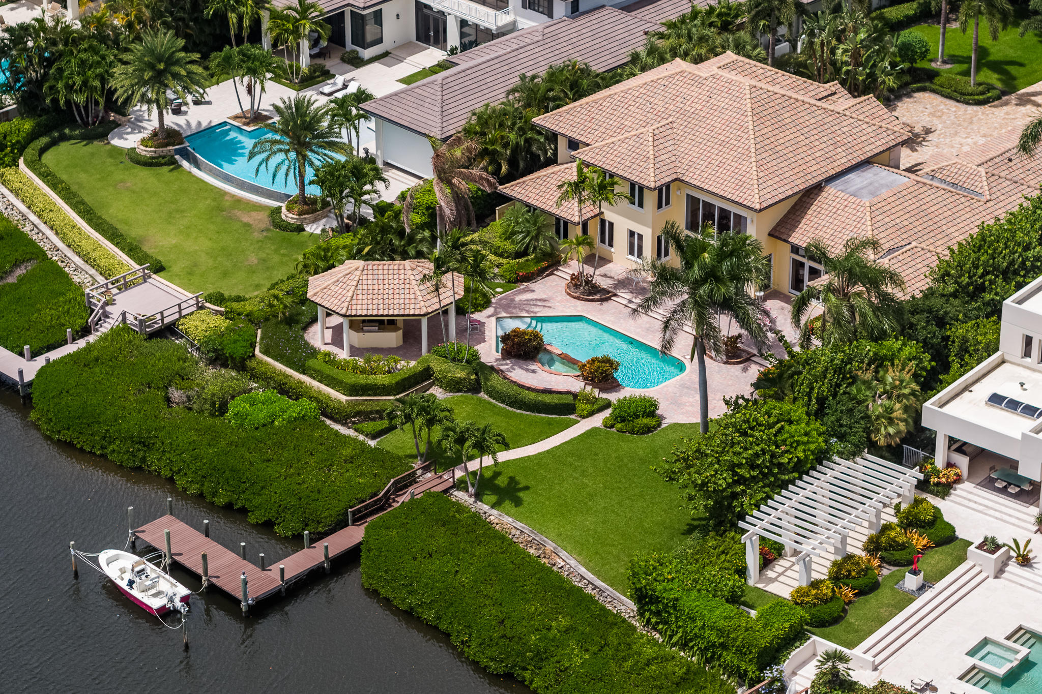 ADMIRALS COVE - Residential