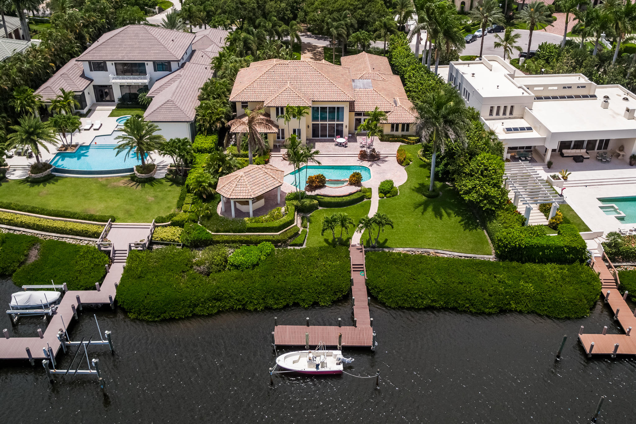 ADMIRALS COVE - Residential