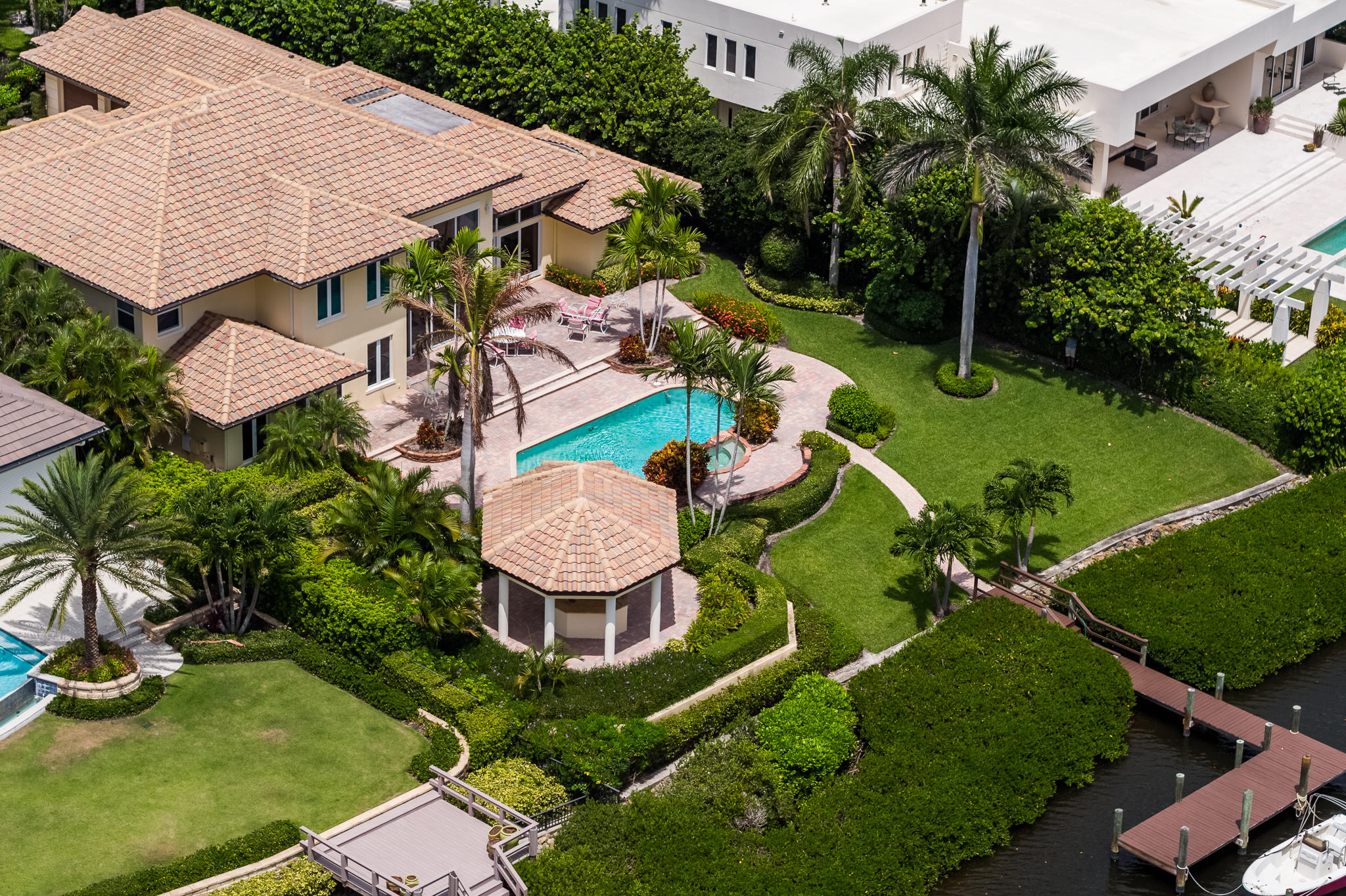 ADMIRALS COVE - Residential