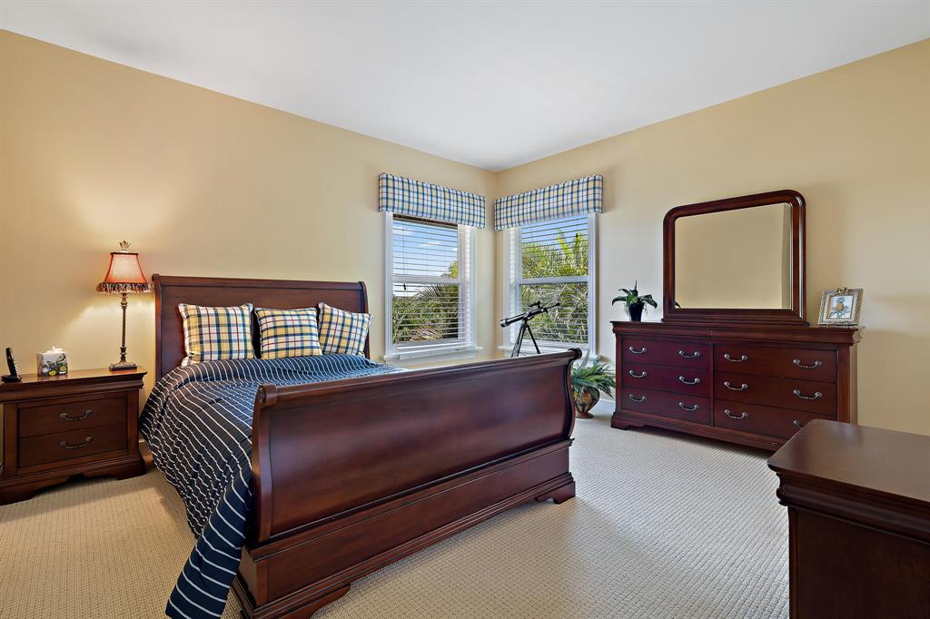 ADMIRALS COVE - Residential