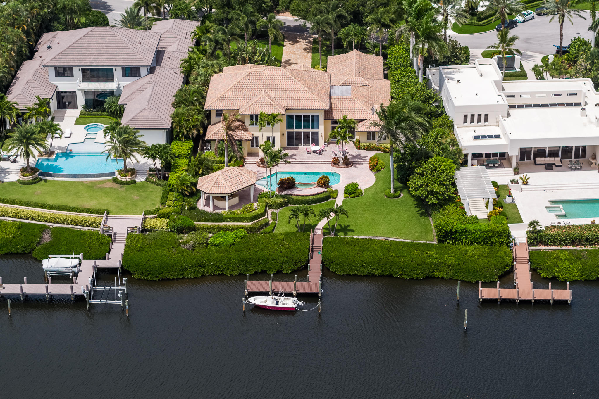 ADMIRALS COVE - Residential