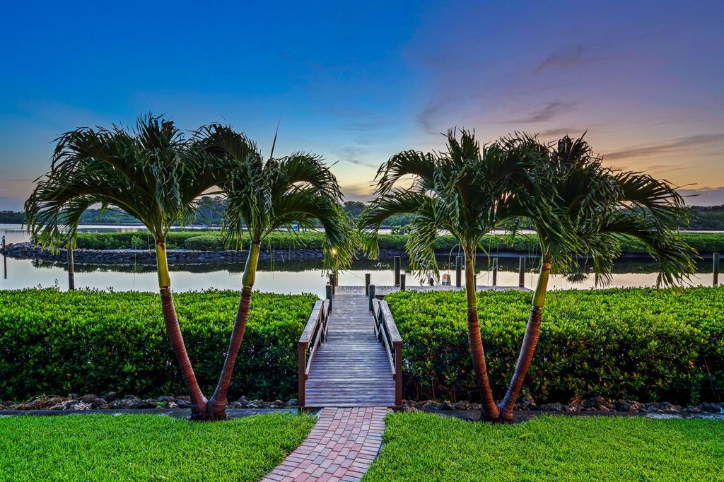 ADMIRALS COVE - Residential