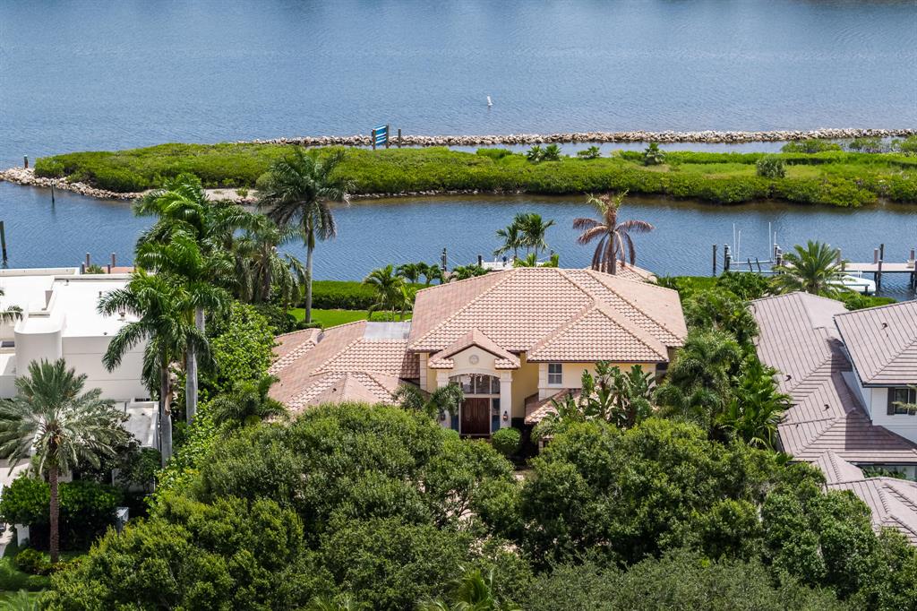 ADMIRALS COVE - Residential