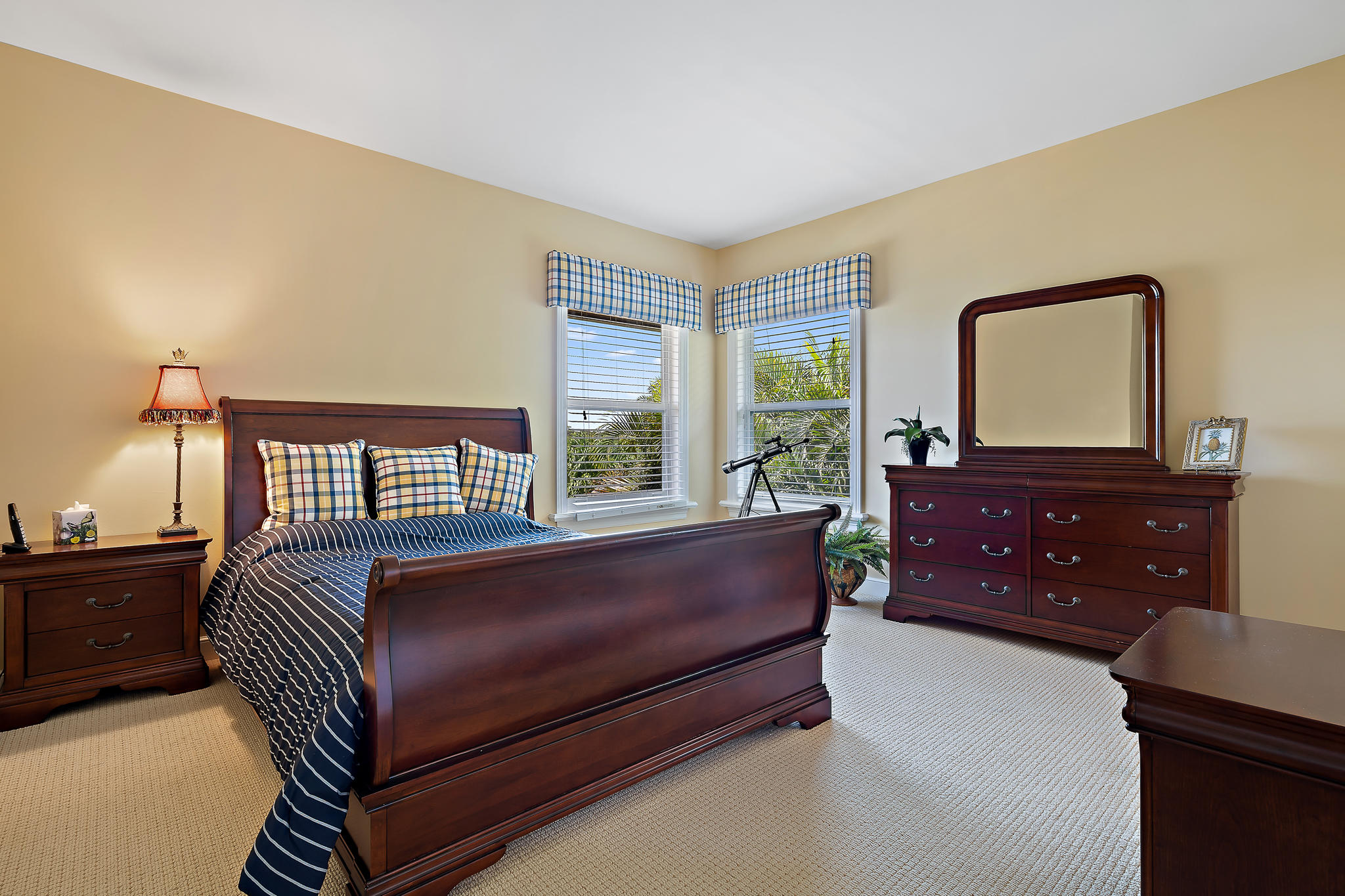 ADMIRALS COVE - Residential