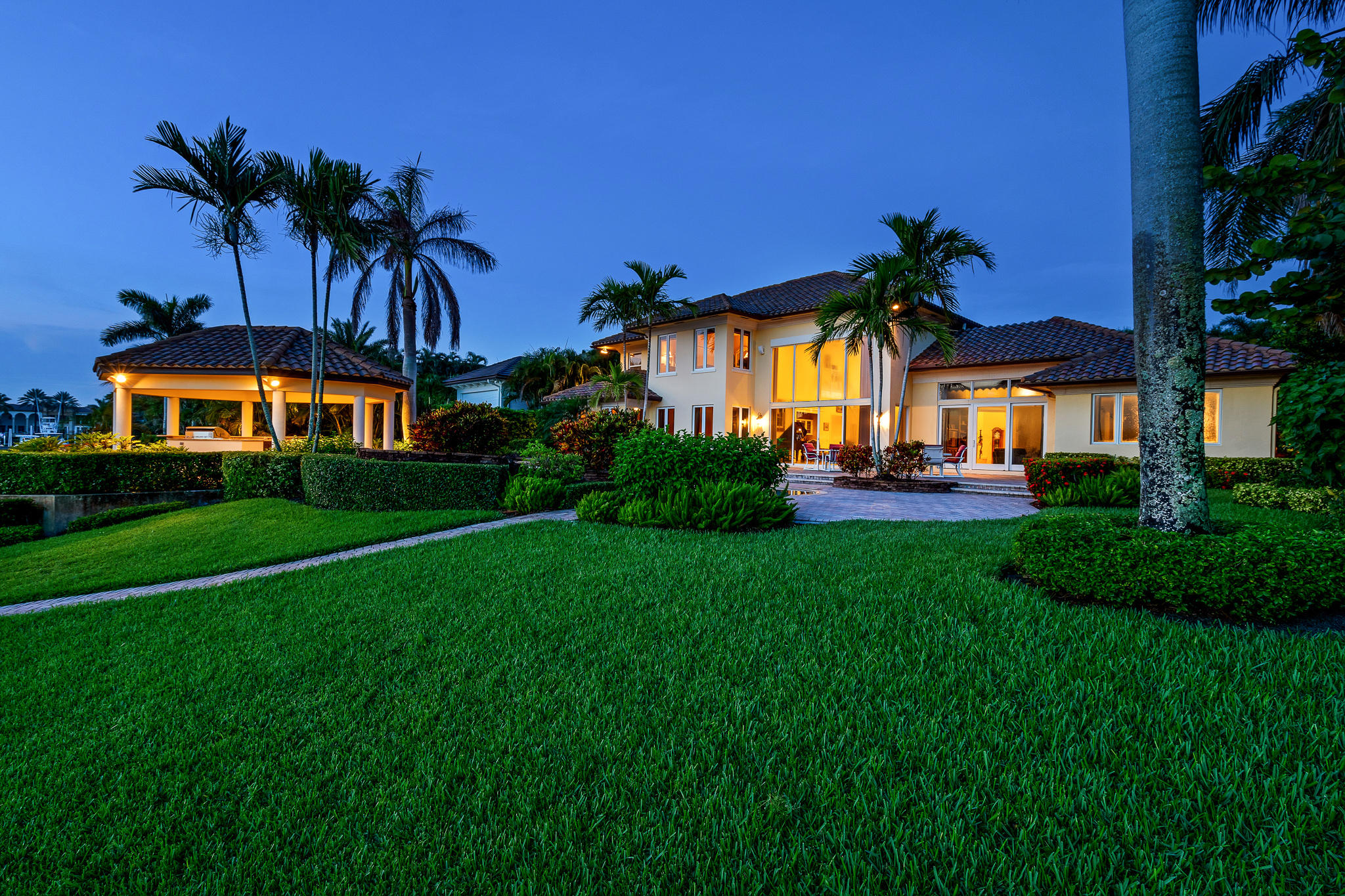 ADMIRALS COVE - Residential