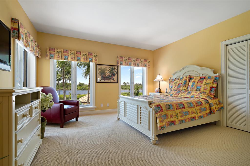 ADMIRALS COVE - Residential