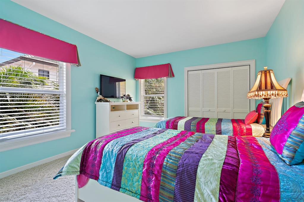 ADMIRALS COVE - Residential