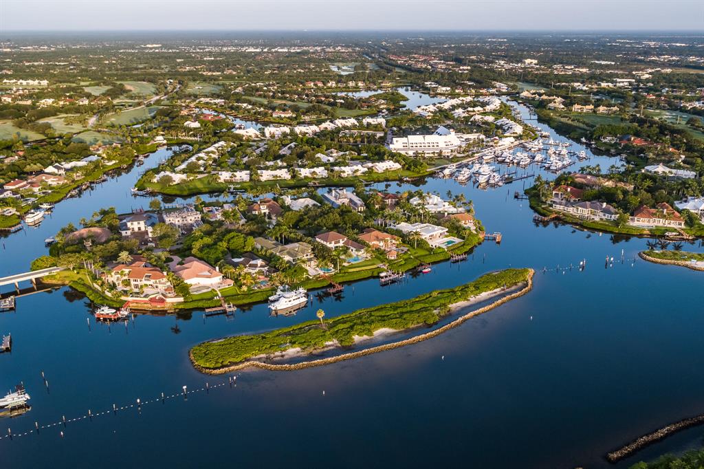 ADMIRALS COVE - Residential