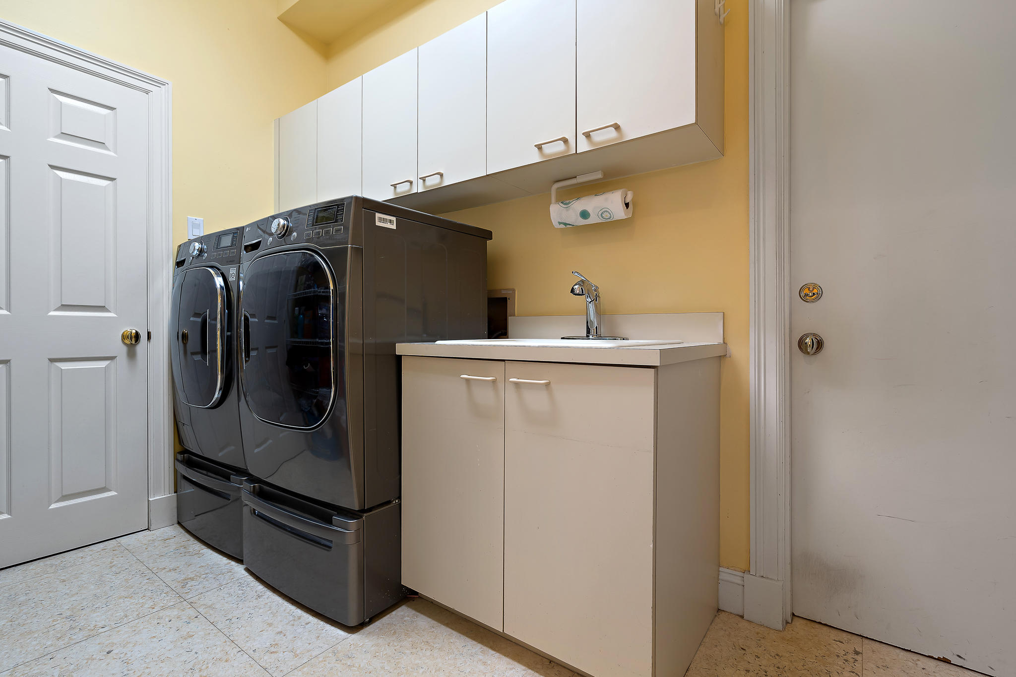 ADMIRALS COVE - Residential