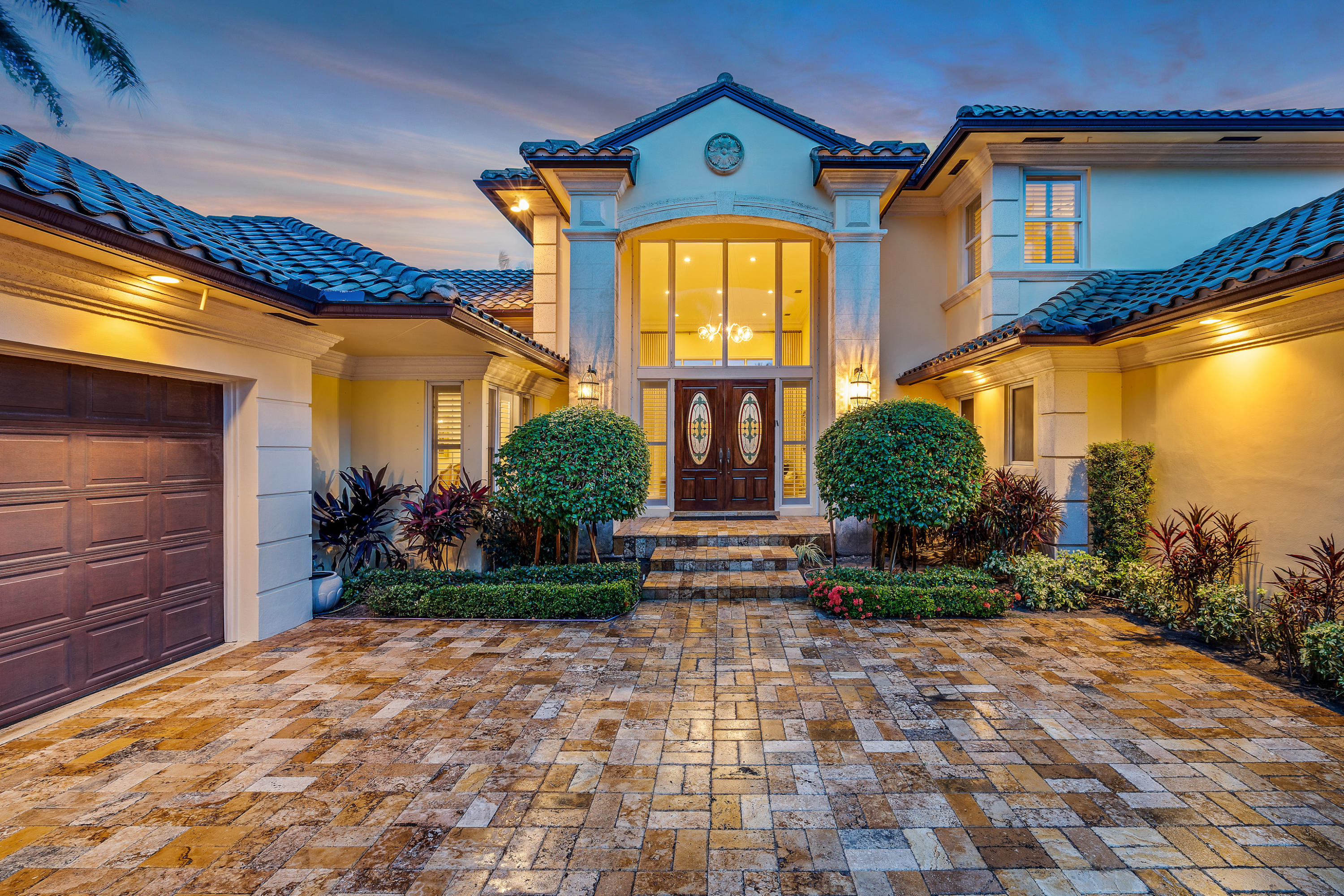 ADMIRALS COVE - Residential