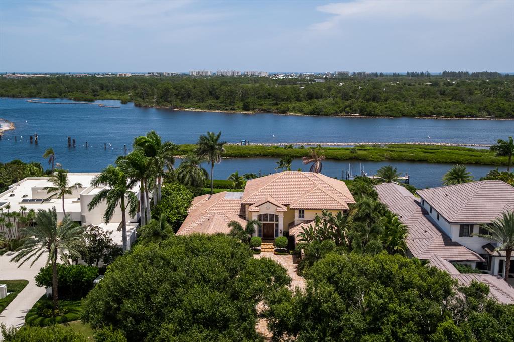 ADMIRALS COVE - Residential