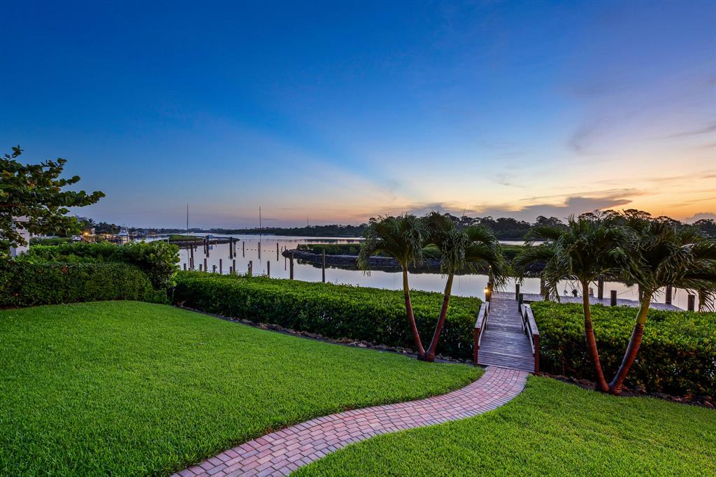 ADMIRALS COVE - Residential