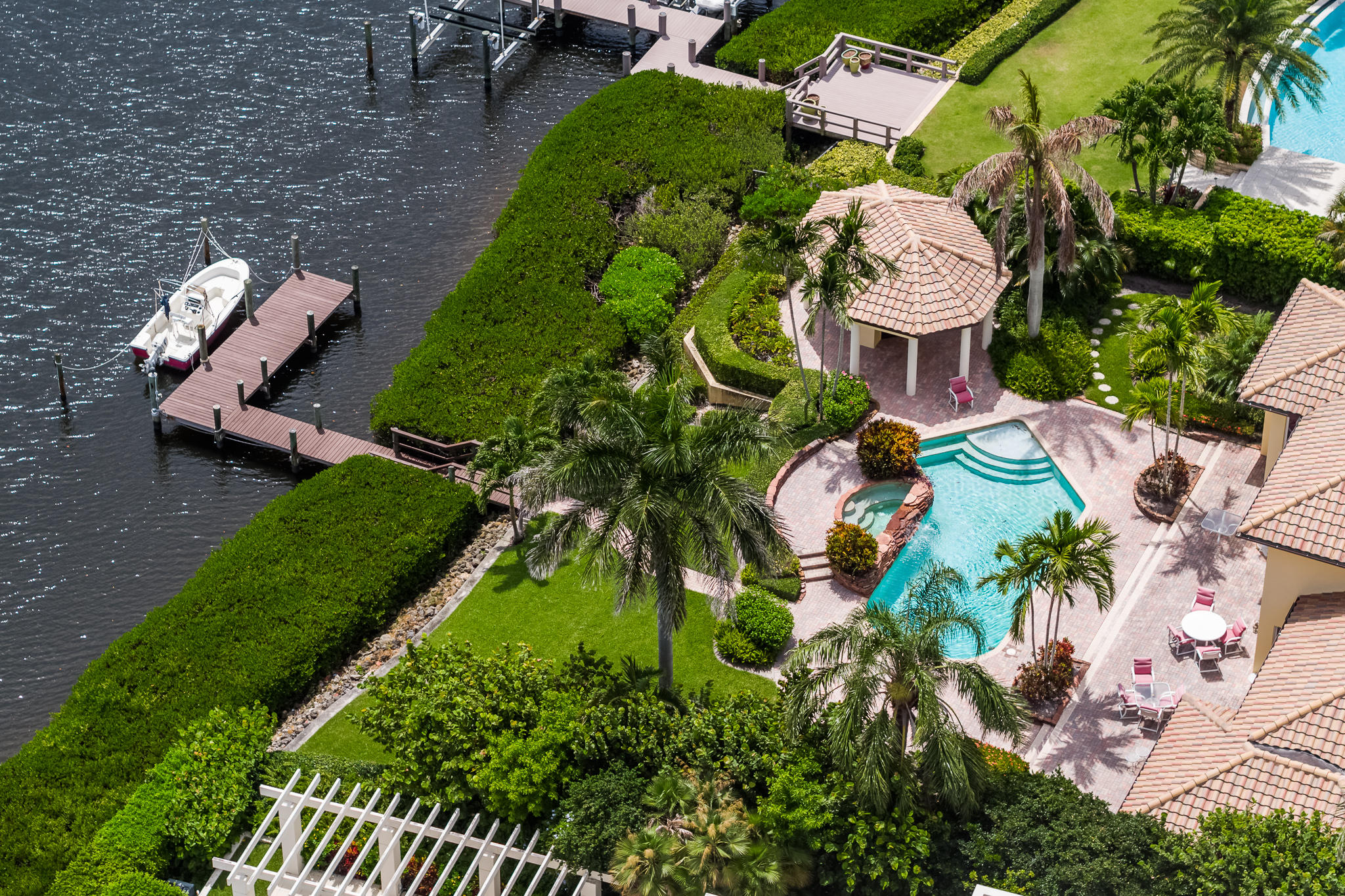 ADMIRALS COVE - Residential
