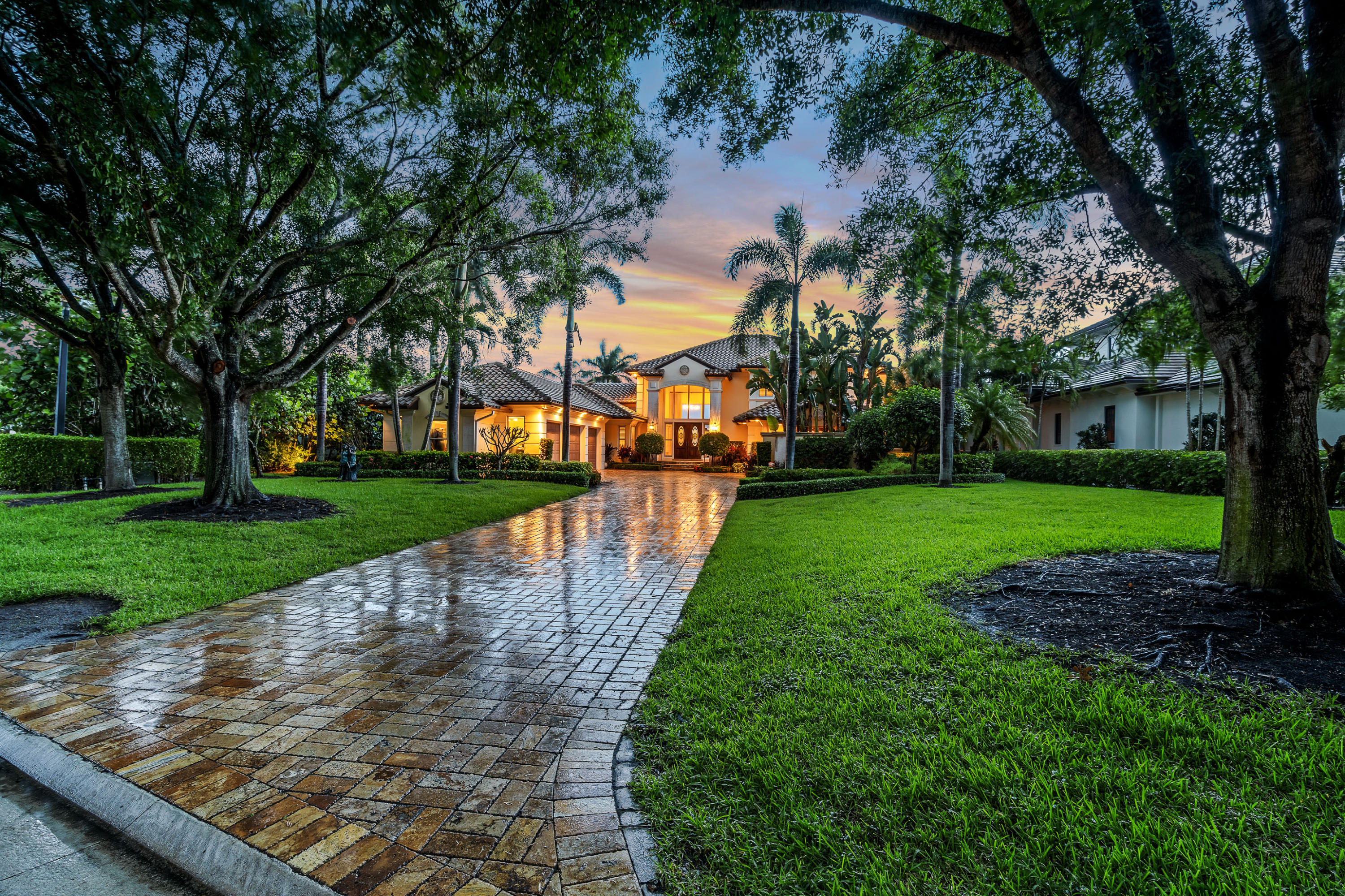 ADMIRALS COVE - Residential