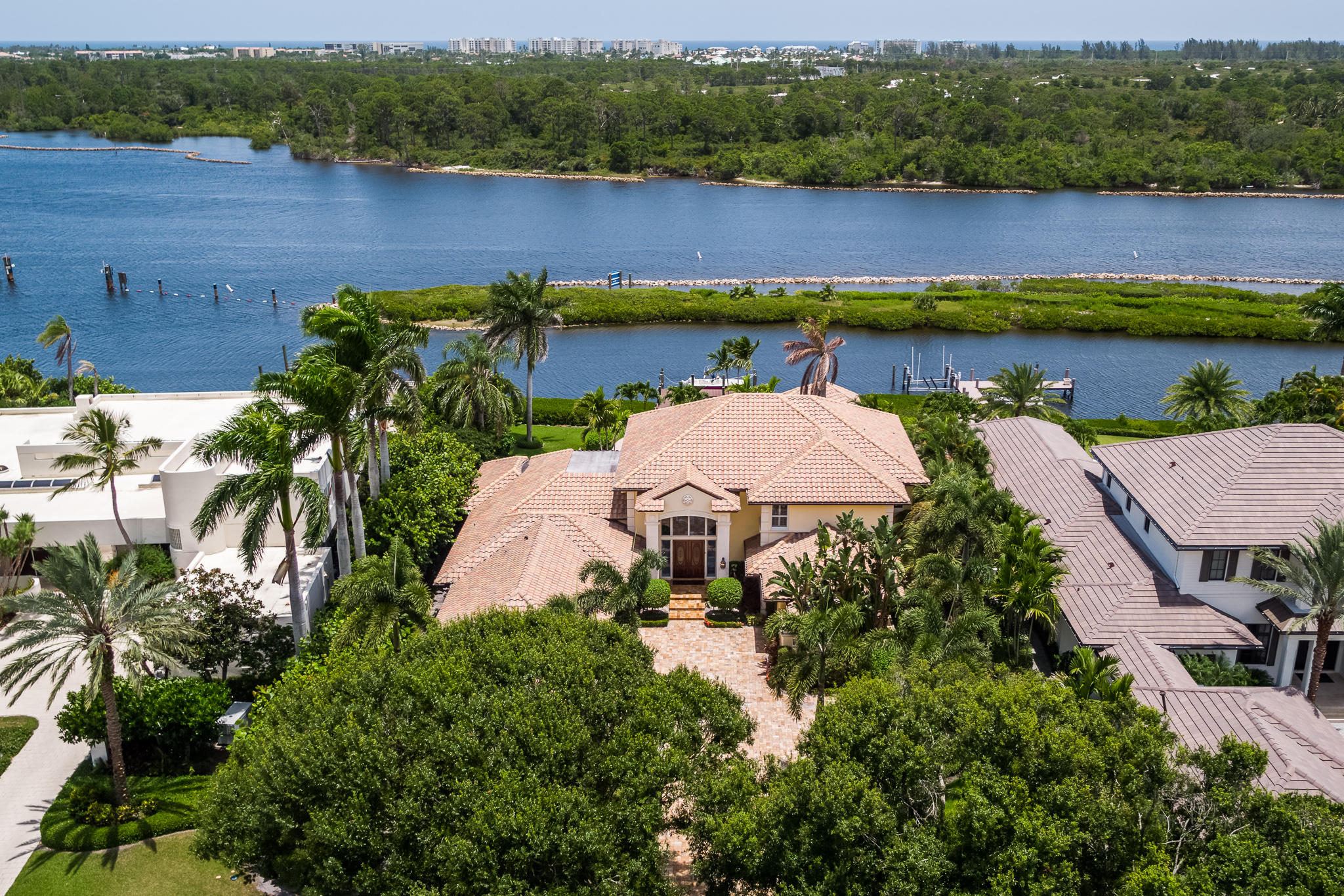 ADMIRALS COVE - Residential