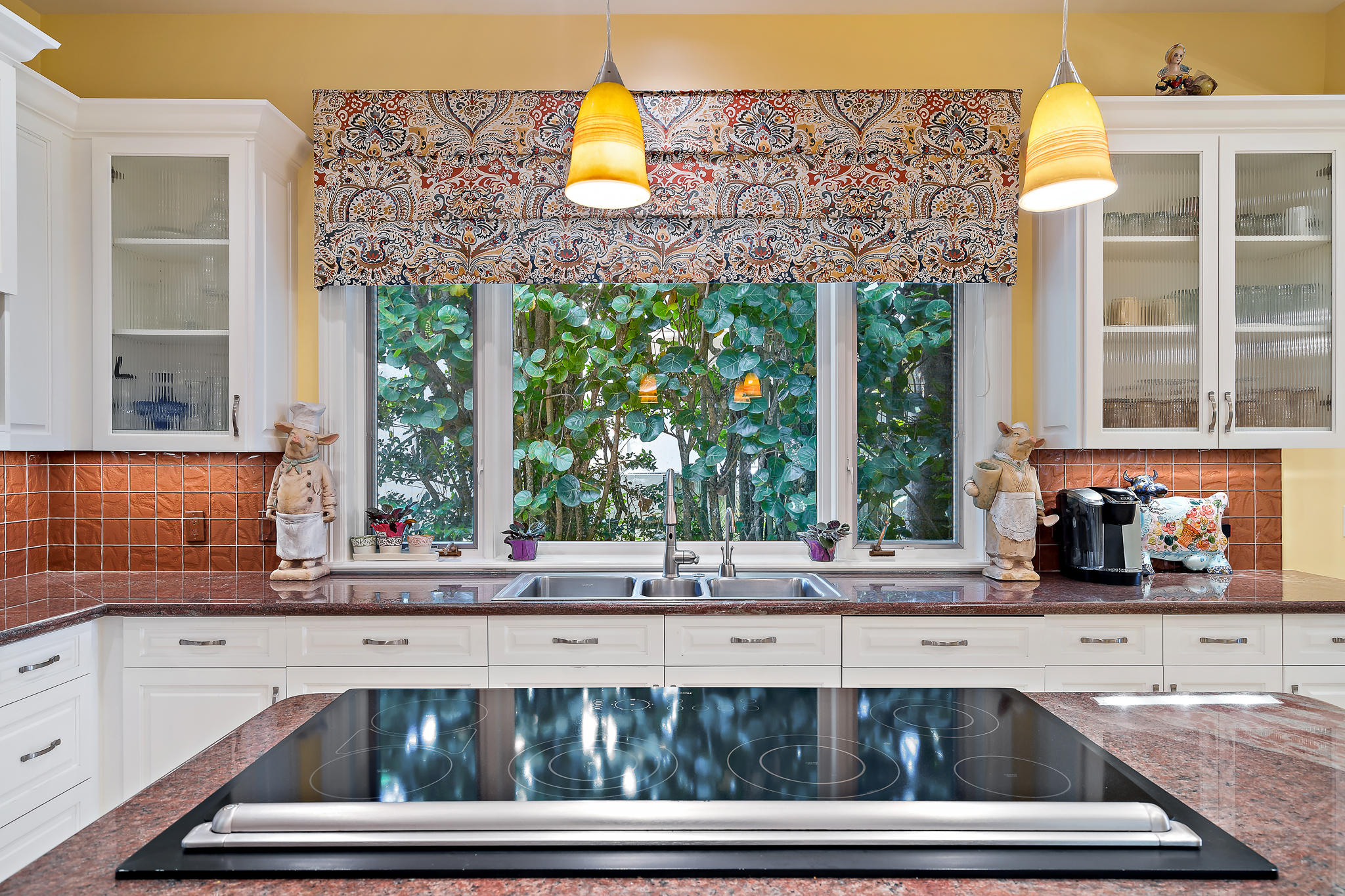 ADMIRALS COVE - Residential