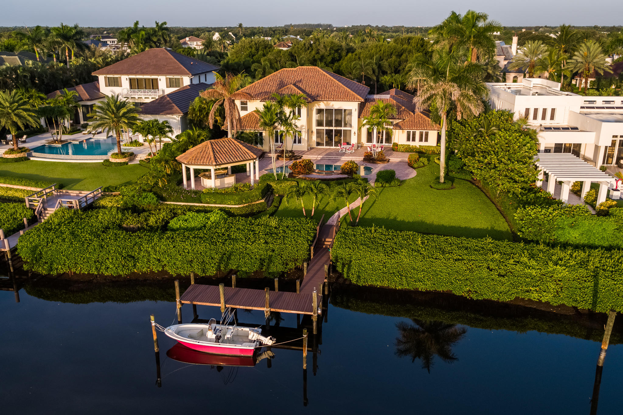 ADMIRALS COVE - Residential