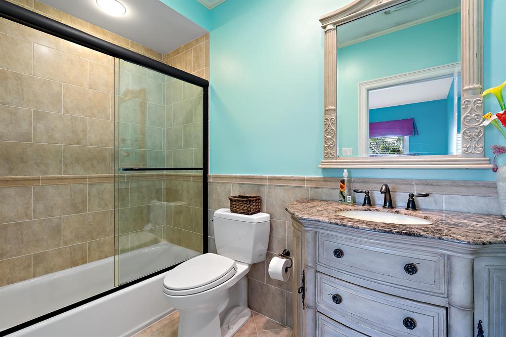 ADMIRALS COVE - Residential