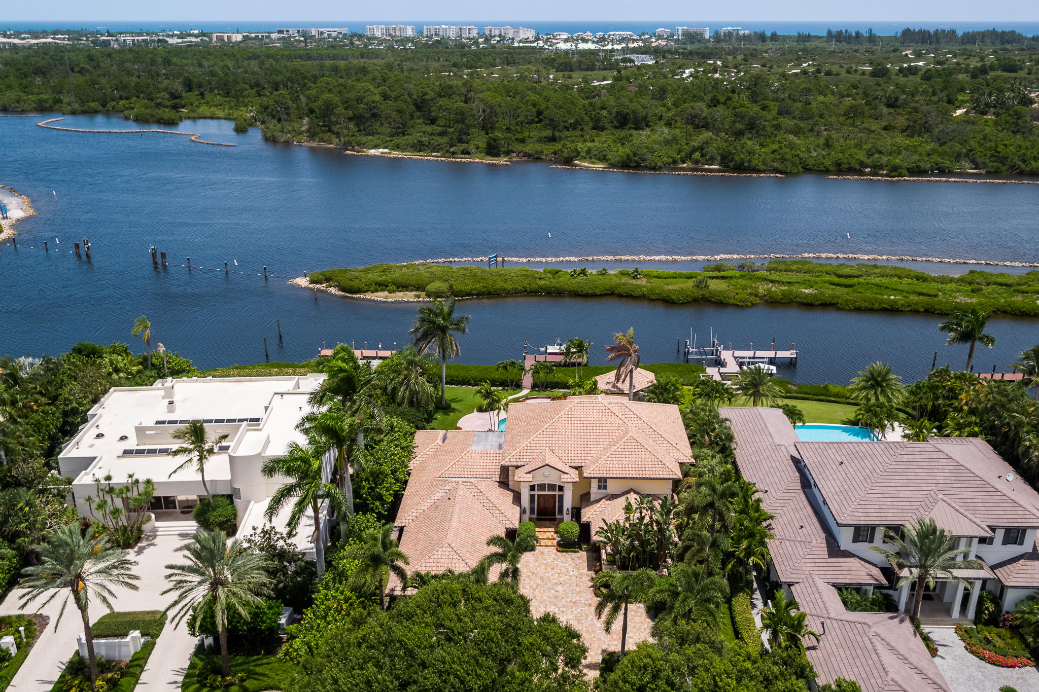 ADMIRALS COVE - Residential