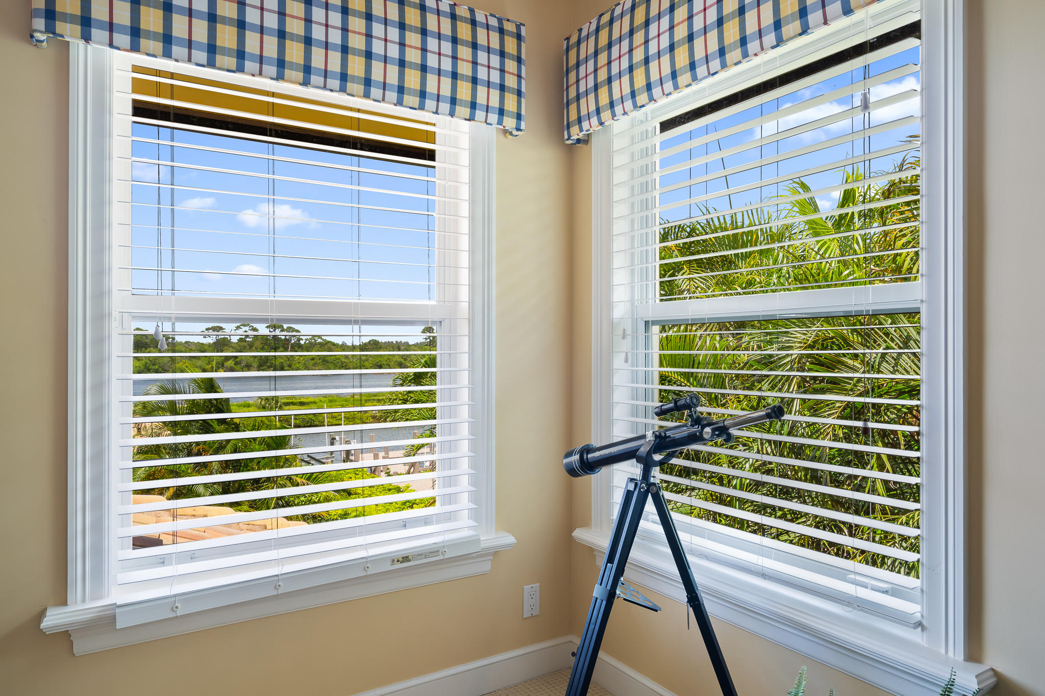 ADMIRALS COVE - Residential