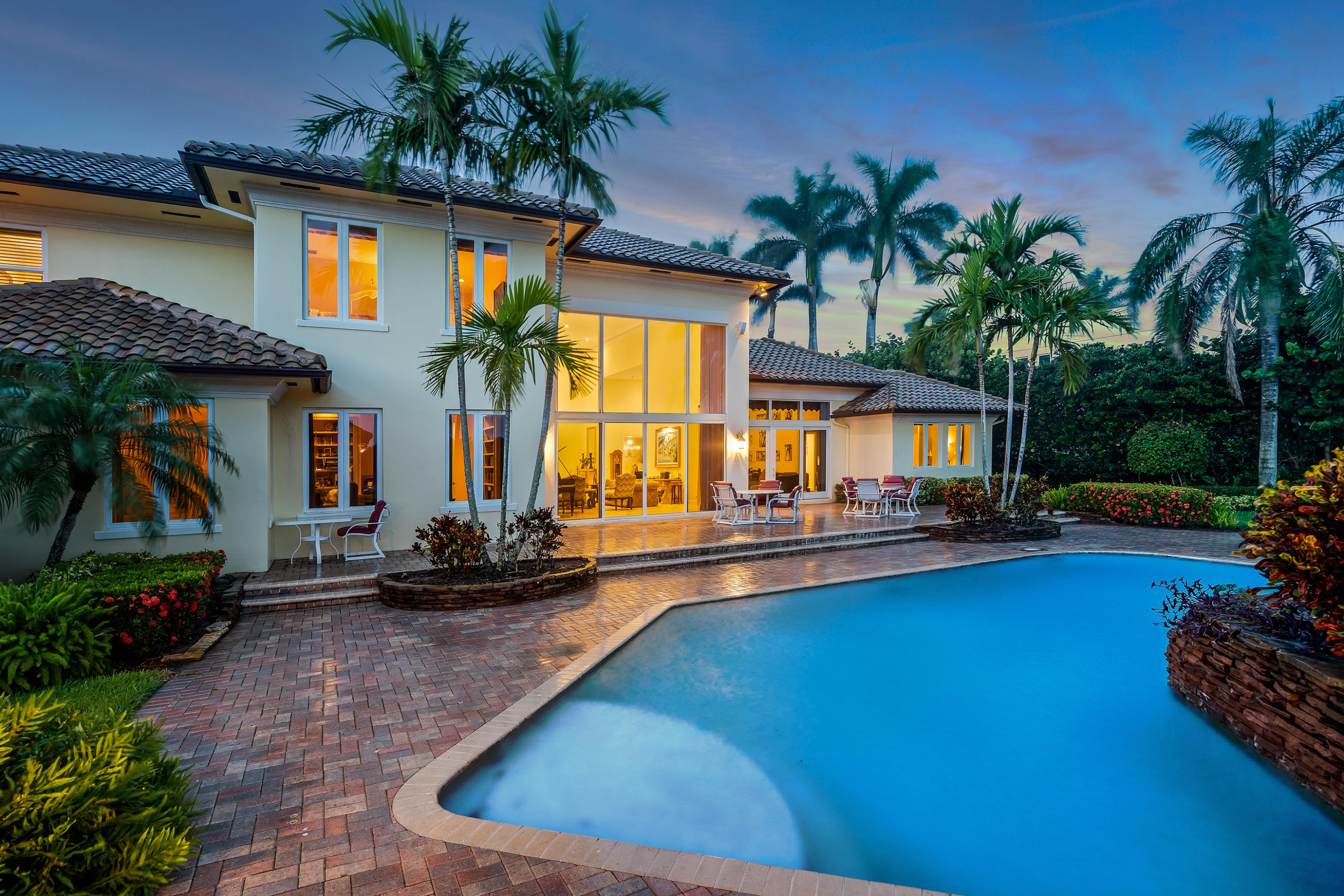 ADMIRALS COVE - Residential