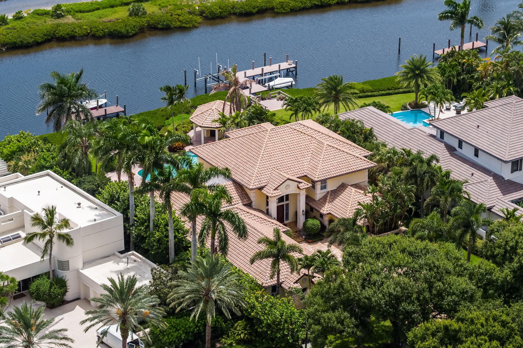 ADMIRALS COVE - Residential