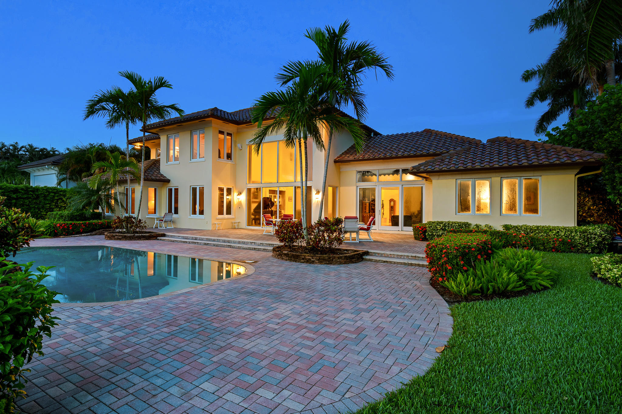 ADMIRALS COVE - Residential