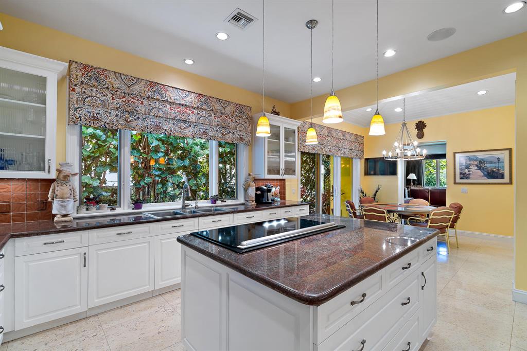 ADMIRALS COVE - Residential