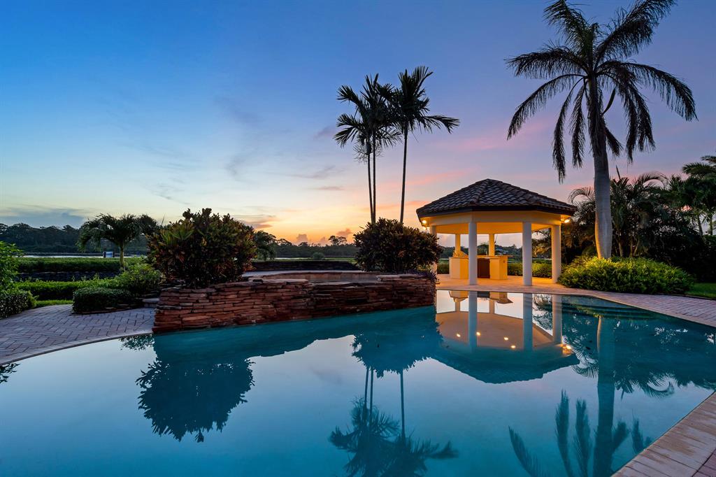 ADMIRALS COVE - Residential