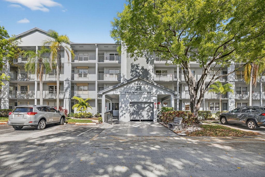 Photo of 1401 SW 128th Terrace #212h, Pembroke Pines, FL 33027 (MLS # B26012717)