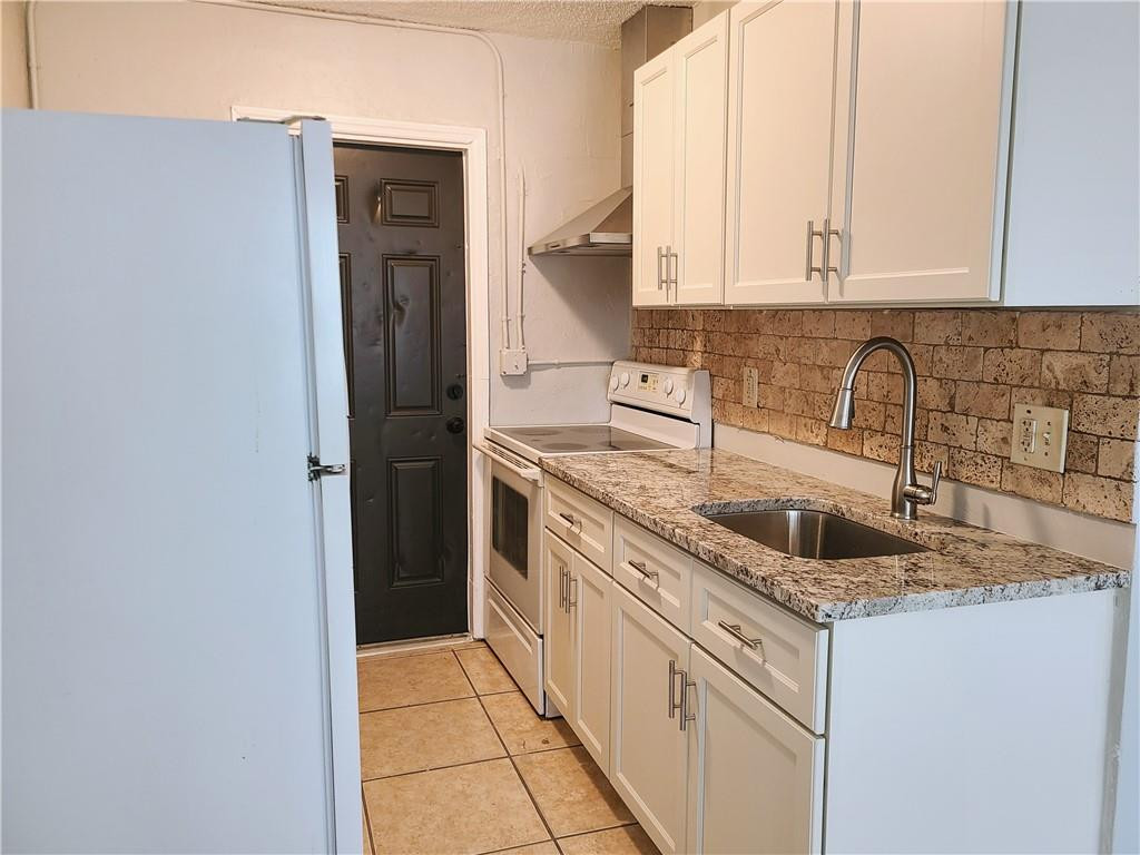 Lincoln Park First Add - Residential Lease