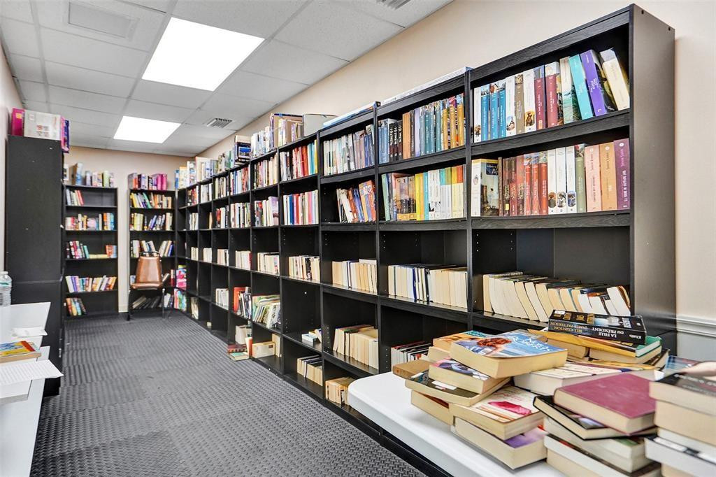 RAVENSWOOD ESTATES & MARI - Residential