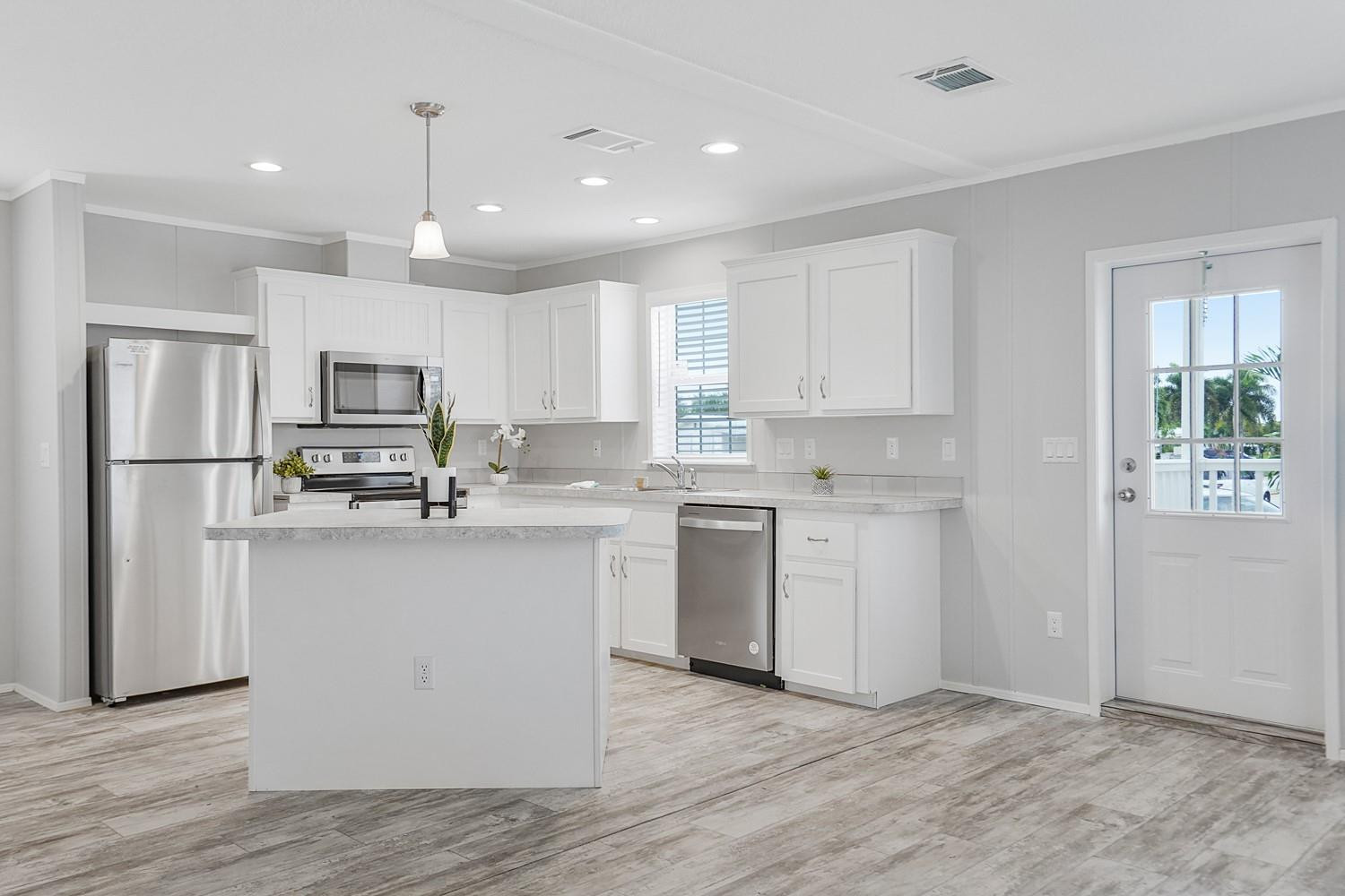 RAVENSWOOD ESTATES & MARI - Residential