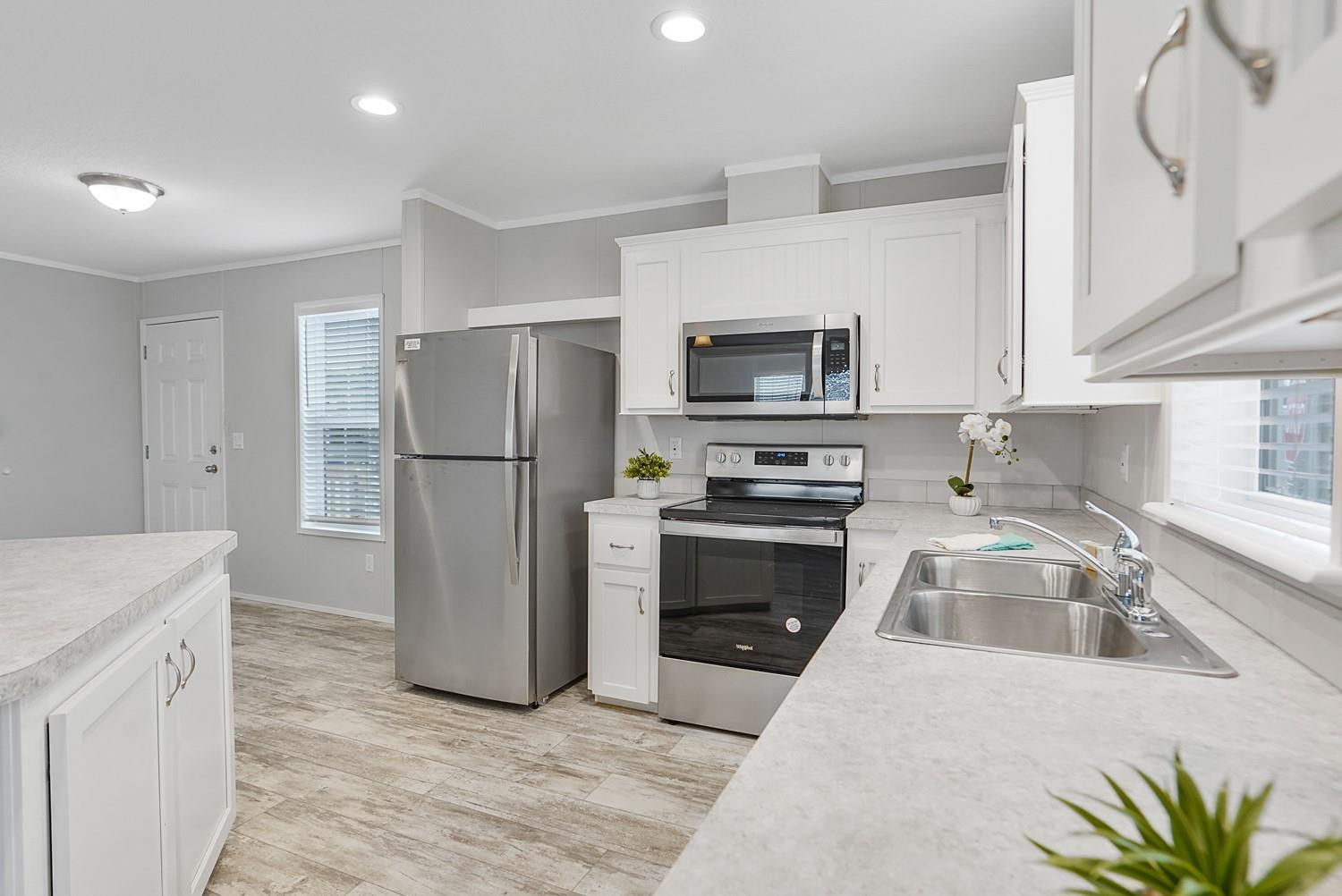 RAVENSWOOD ESTATES & MARI - Residential