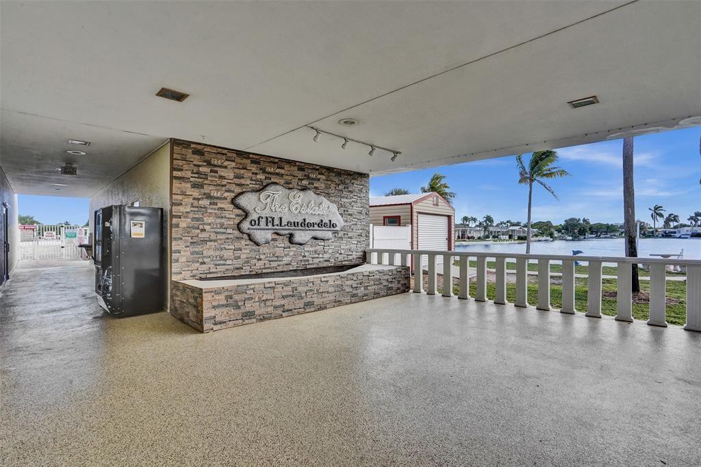 RAVENSWOOD ESTATES & MARI - Residential