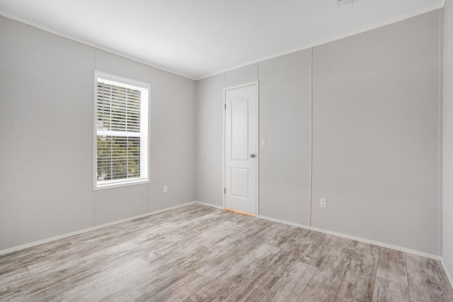 RAVENSWOOD ESTATES & MARI - Residential