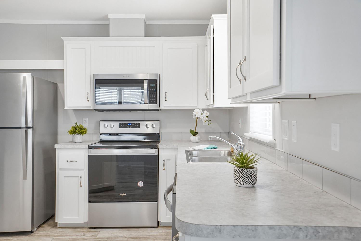 RAVENSWOOD ESTATES & MARI - Residential